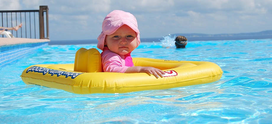 plávanie v lete deti emamamamu bazén